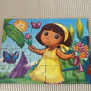 Dora the explorer and his cousin Diego puzzle set.